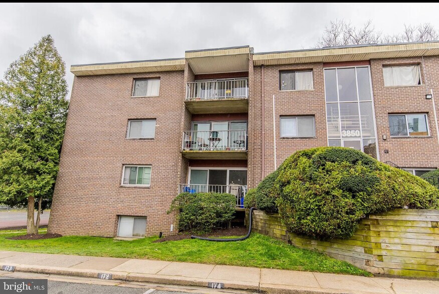 Primary Photo - 3850 Bel Pre Rd
