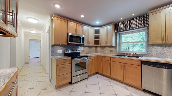 Building Photo - 31 S Tealwood Dr