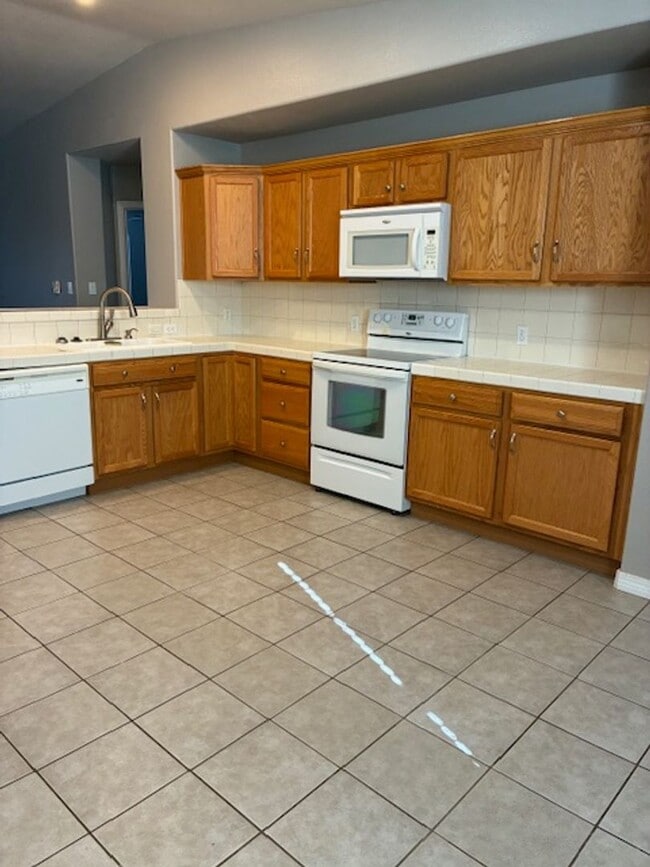 Building Photo - 2104 Hali Ln