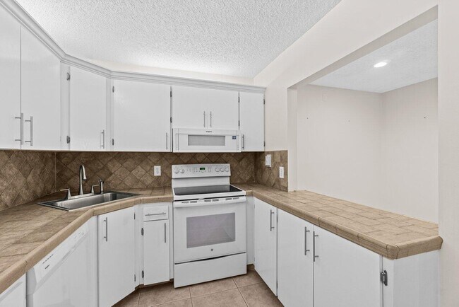 Building Photo - 432 Pine Glen Ln