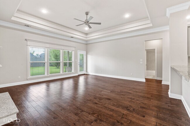 Building Photo - 619 Labarre Ln