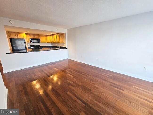 Building Photo - 2001 Hamilton St