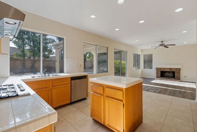 Building Photo - 1426 Rancho Hills Dr