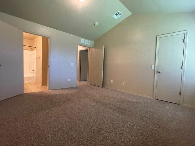 Building Photo - 3631 Vanguard Dr