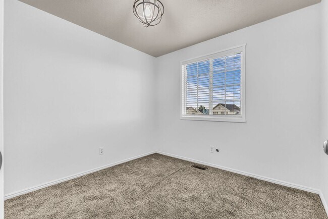 Building Photo - 126 S 300 W