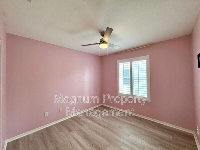 Building Photo - 32358 Gardenvail Dr