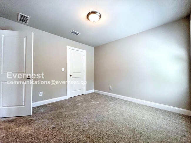 Building Photo - 662 Stately Dr