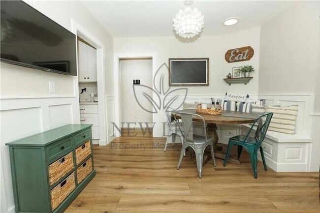 Building Photo - Stunning Claremont Home
