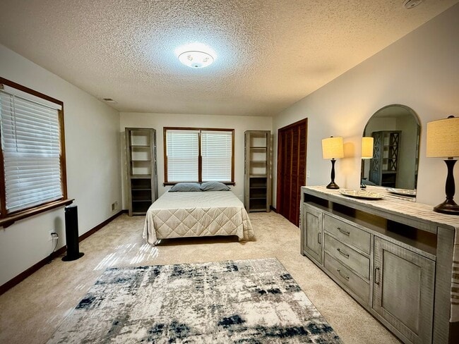 Building Photo - SHORT TERM AVAILABLE [Shandon]