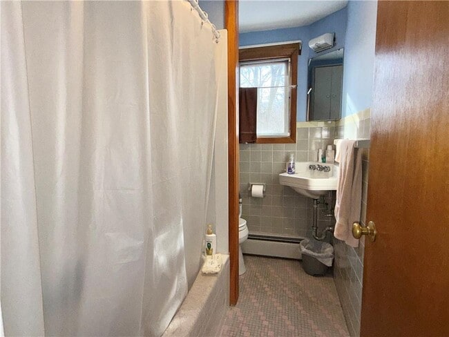 Building Photo - 157 Jillson Ave