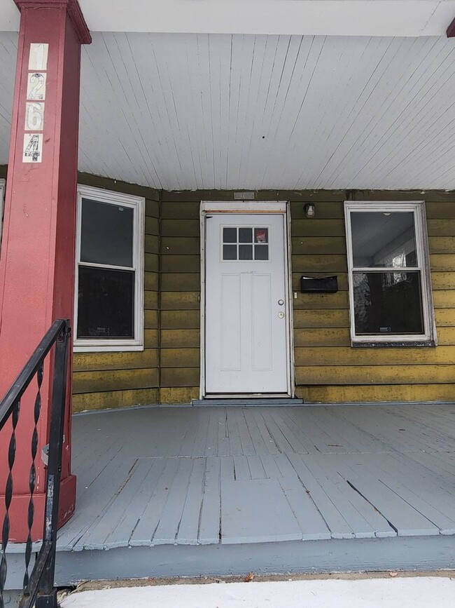 Building Photo - Charming 3-Bedroom Property in Prime Location (Section 8 Vouchers Accepted)