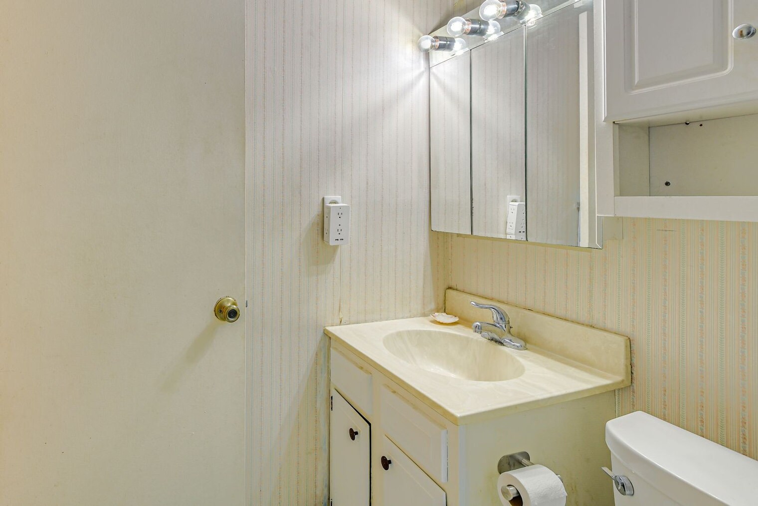 Building Photo - 8406 Mina Loma Ct