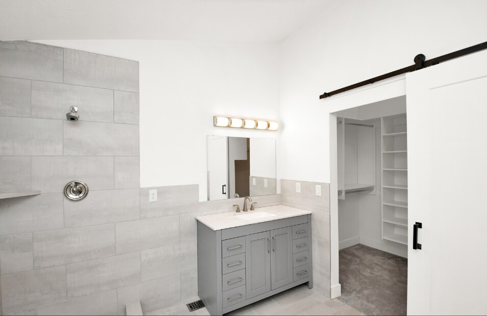 Building Photo - 1511 Lakeview Dr