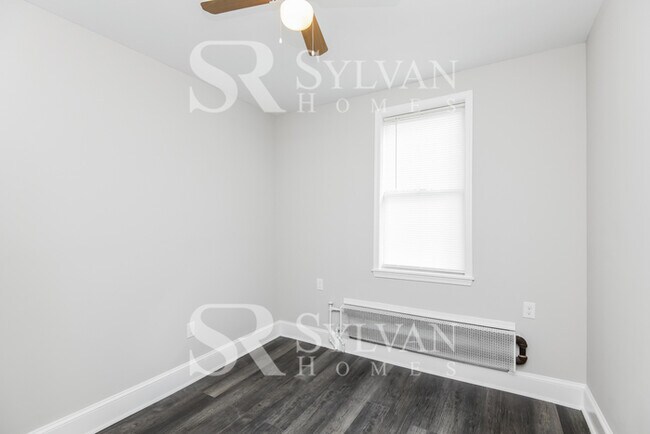 Building Photo - Charming 3BR 2 BA Ready for Move In