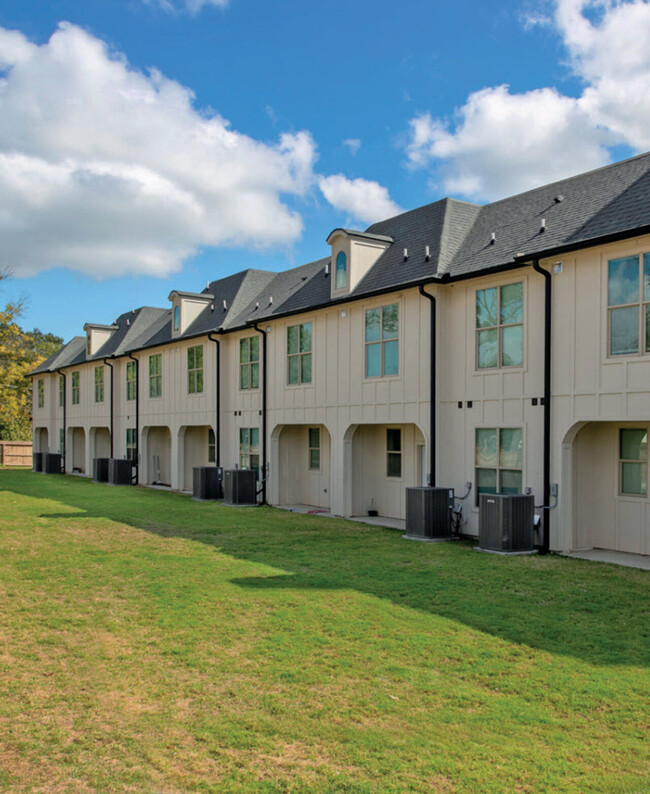 Building Photo - The Addison At Waco