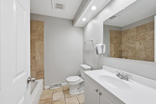 Building Photo - 5240 Carbondale Dr