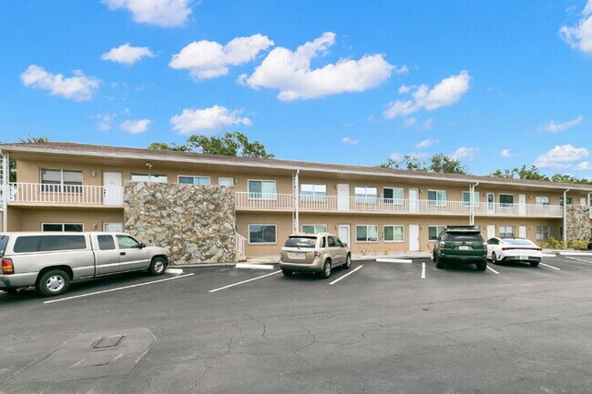 Building Photo - Apartment For Rent in Seminole WITH UPGRADES!