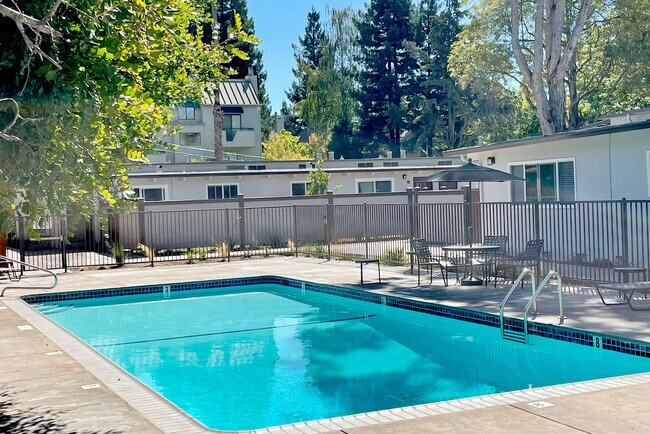 Building Photo - 727 Layne Ct