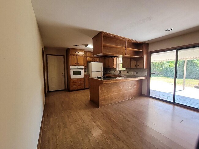 Building Photo - 1124 Harrison Ln