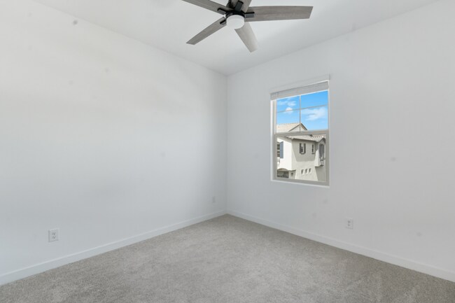 Building Photo - Like Brand New Luxurious Modern 3 Bedroom 2 Bath Townhome in Warner Meadow – Rare Rental Opportun...