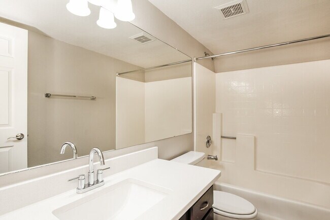 Building Photo - 4045 W Avenida Del Sol