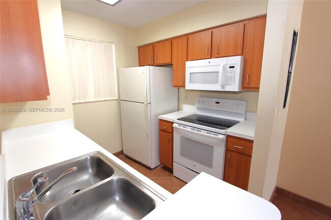 Building Photo - 2890 N Oakland Forest Dr
