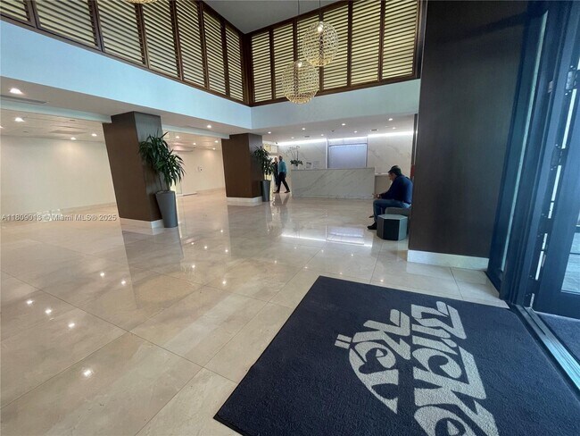 Building Photo - 540 Brickell Key Dr