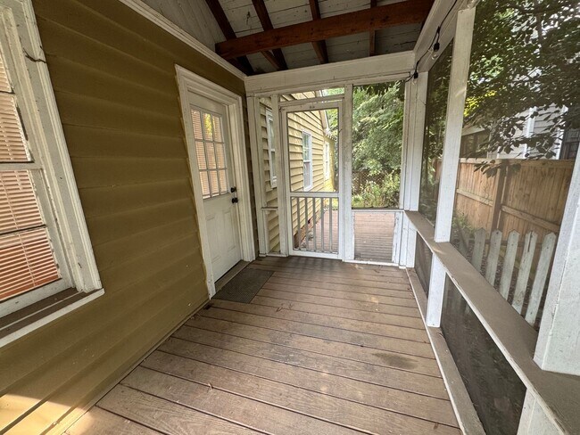 Building Photo - 2213 Chesterfield Ave