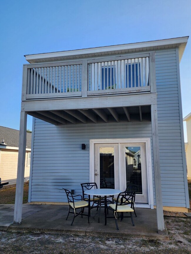 Building Photo - Palm Cove