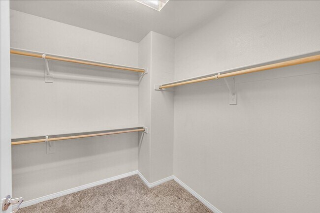 Building Photo - Partially Furnished 2 Bedroom 2 Bathroom Luxury Condo!