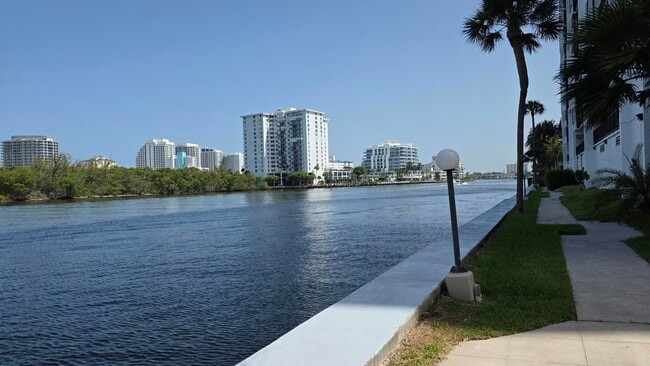 Building Photo - 936 Intracoastal Dr