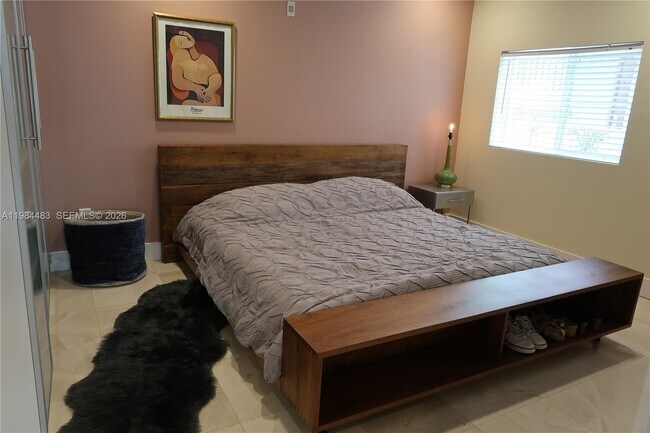 Building Photo - 929 Michigan Ave