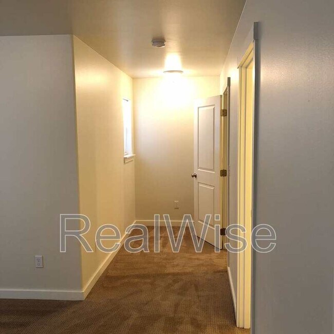 Building Photo - 1214 SW 27th St