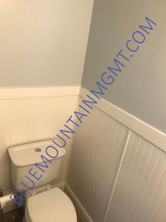 Building Photo - 2 br, 2.5 bath House - 3719 Range Drive