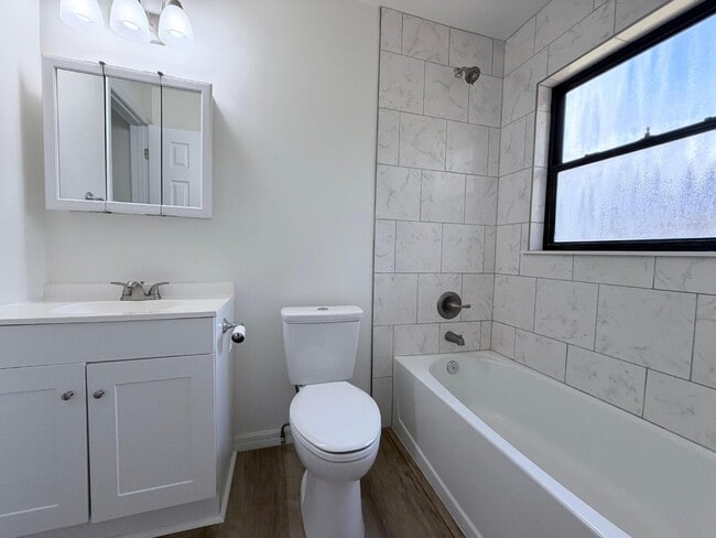 Building Photo - Available Now | Move-In Ready Rental in SE Ocala/Silversprings Shores