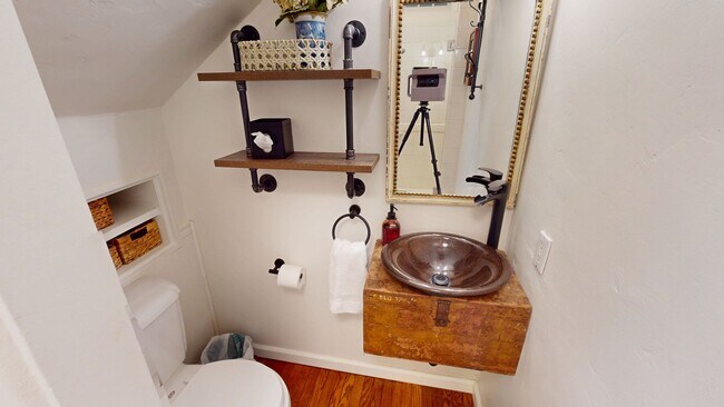 Building Photo - Fully Furnished Vacation Rental | Farmhouse Chic