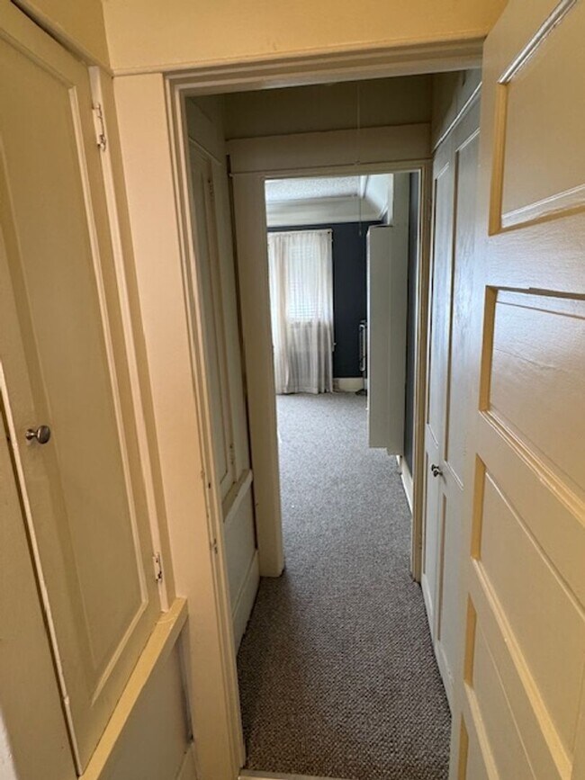 Building Photo - 3811 E 10th St