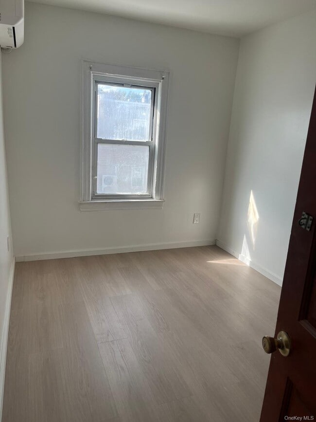 Building Photo - 93-08 74th Pl