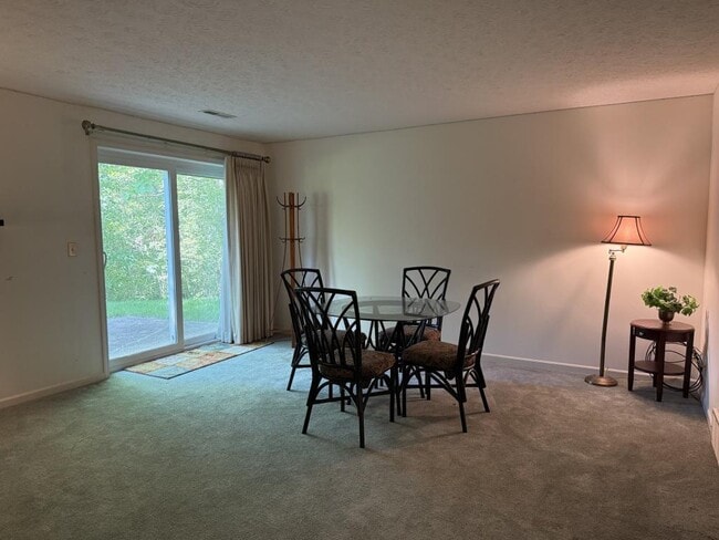 Building Photo - 596 Forest Creek Dr