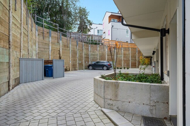 Building Photo - 6125 Sand Point Way NE