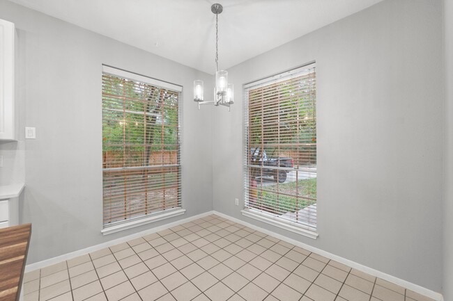 Building Photo - 17 E Willowood Ct