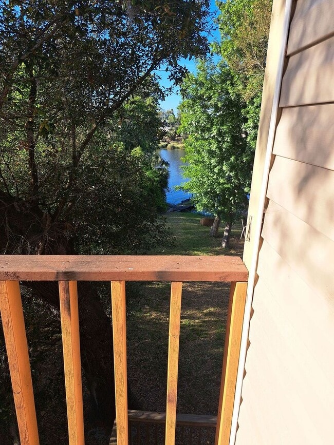 Building Photo - 4837 S Lakewood Dr