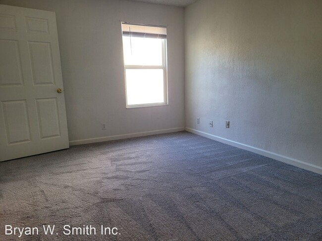 Building Photo - 3 br, 2 bath House - 3026 Pear Street
