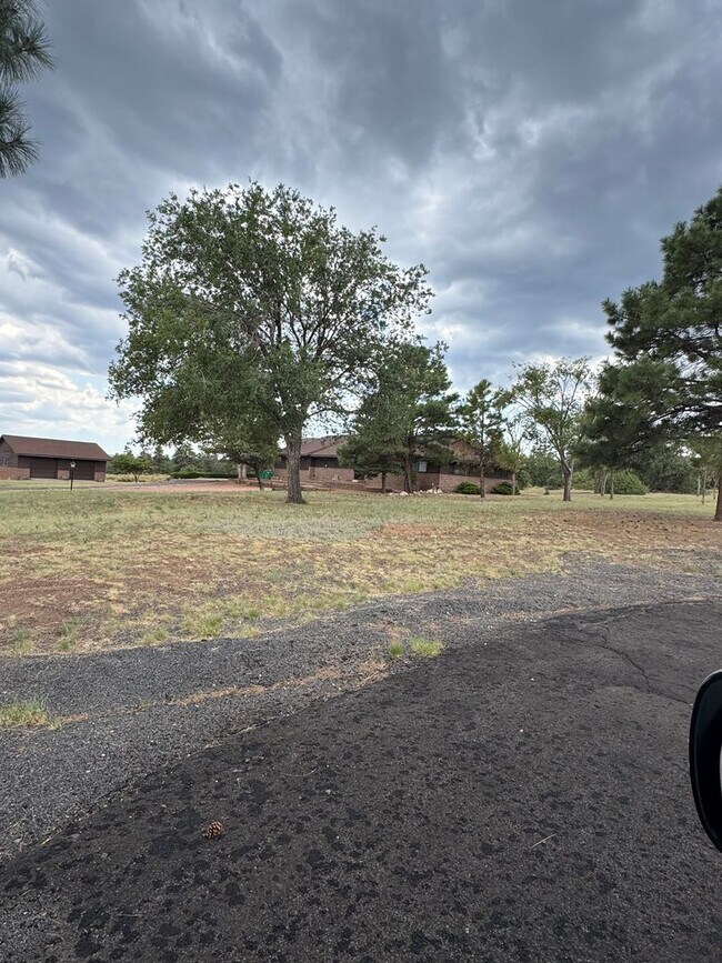 Building Photo - 3 Bed 2 Bath- Flagstaff