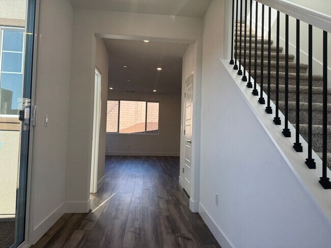 Building Photo - New Folsom home with solar!