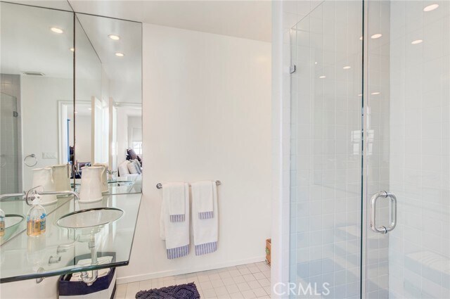 Building Photo - 333 3rd St