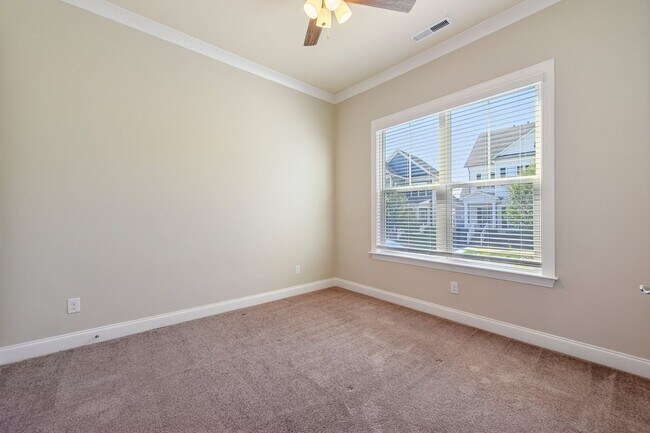 Building Photo - Nice 4 bedroom home with fenced yard