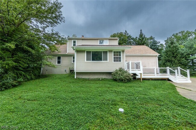 Building Photo - 9423 Highland Dr