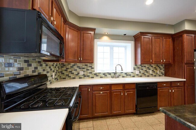 Building Photo - 423 N Orange St