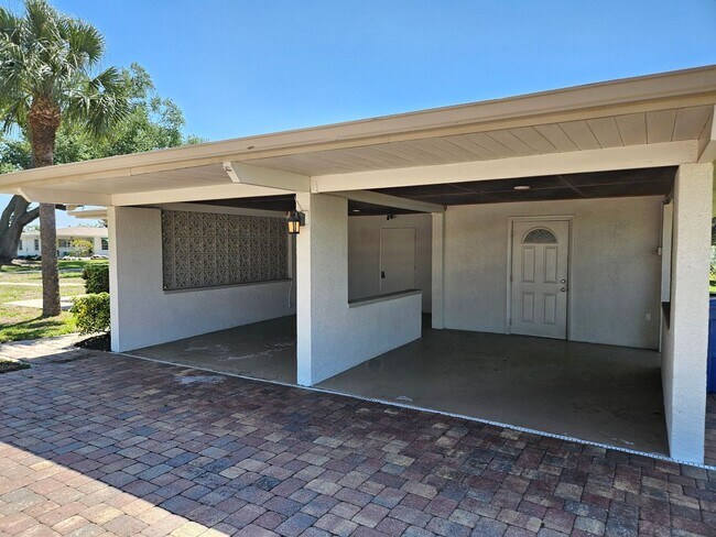 Building Photo - Venice Island – North of Venice Ave - Annual Single Family Home– Minutes from Venice Beach, Mains...